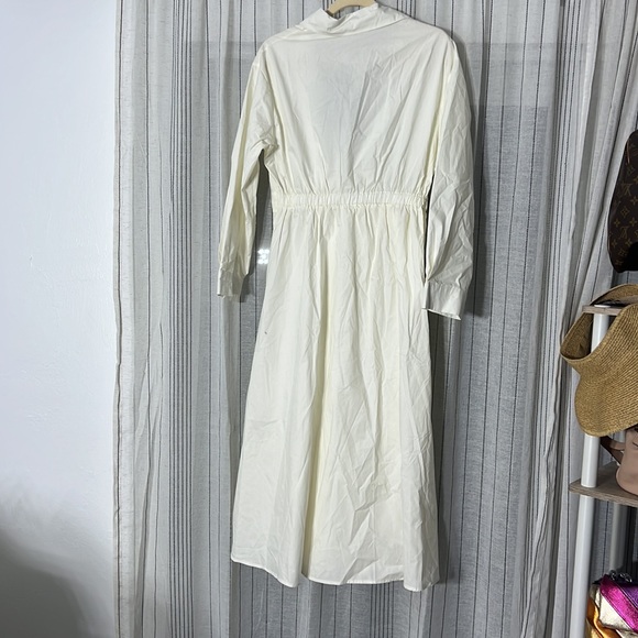 Light dress - Picture 4 of 6